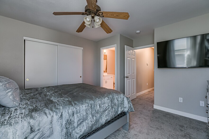 Building Photo - 7252 Quarterhorse Ln