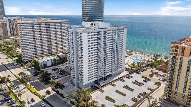 Building Photo - 2030 S Ocean Dr