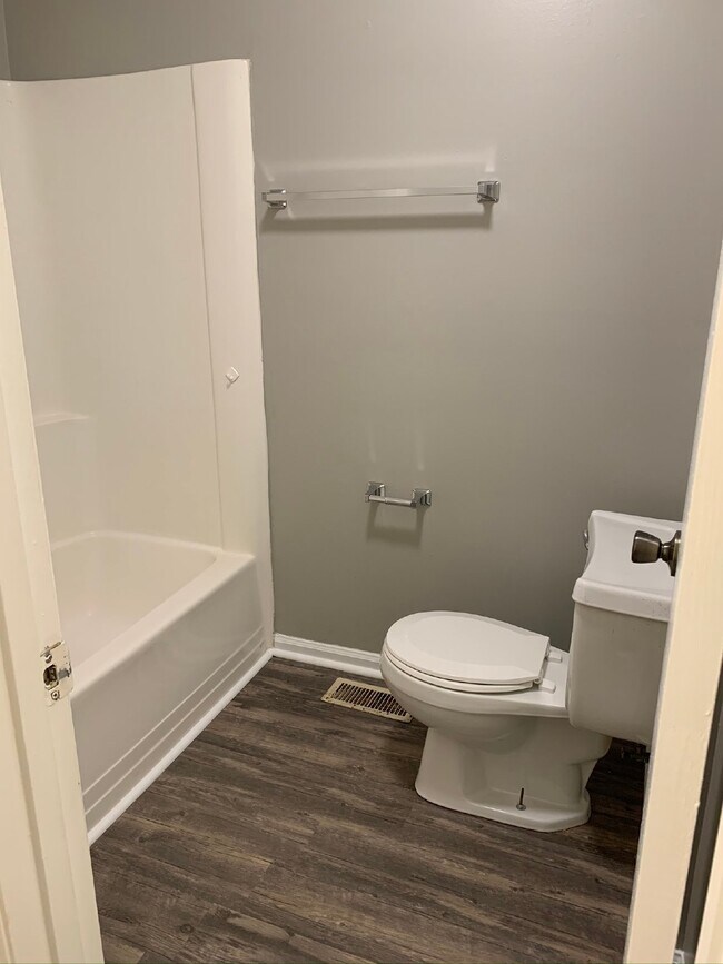Building Photo - Townhome For Rent