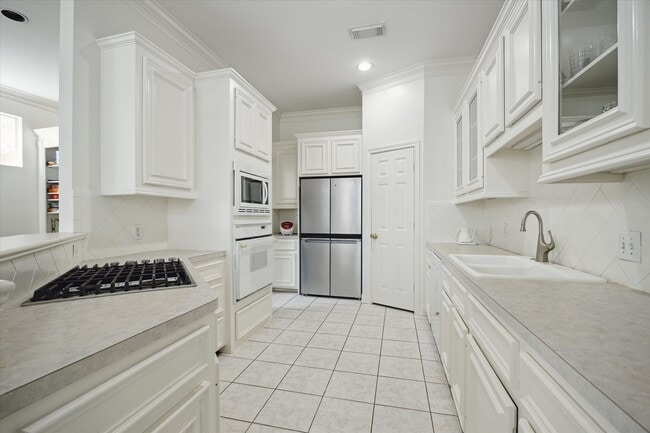 Building Photo - 1522 Castle Ct