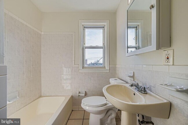 Building Photo - 571 Welbrook Rd