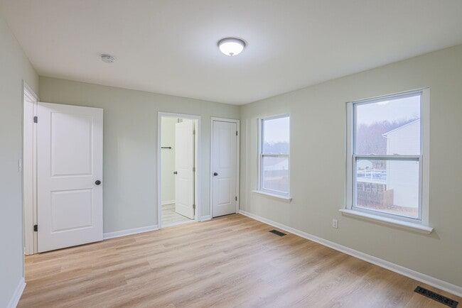 Building Photo - 758 Custis St