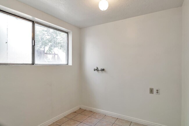 Building Photo - 3911 S 4485 W