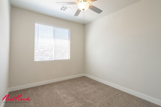 Building Photo - Hurricane Valley 3 Bedroom Townhome
