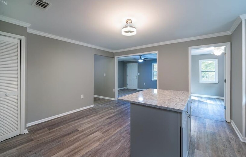Building Photo - Room in House on Grand Ave SW