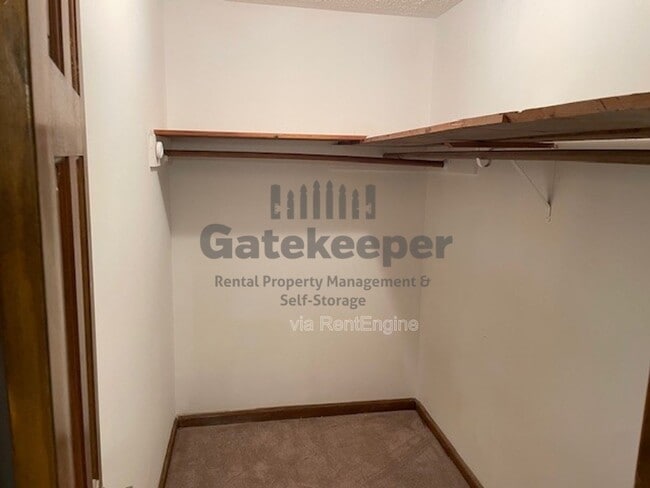 Building Photo - 100 Sandown Dr