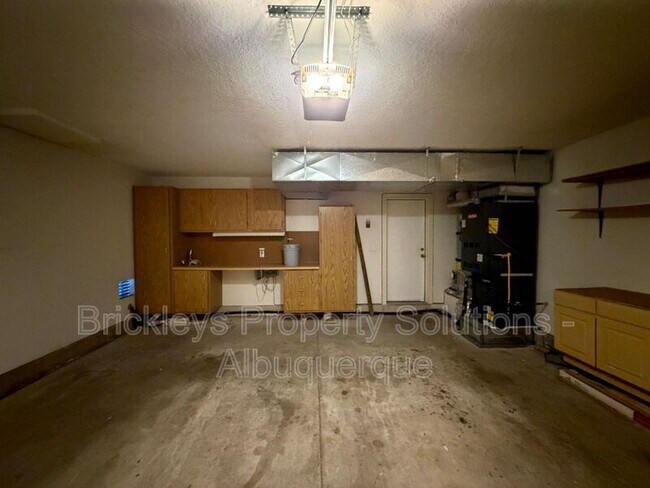 Building Photo - 6517 Glen Oak NE