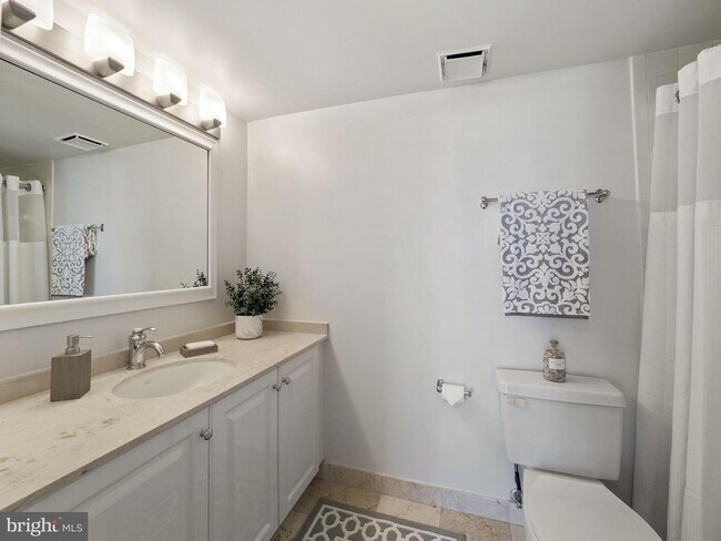 Building Photo - 10101 Grosvenor Pl