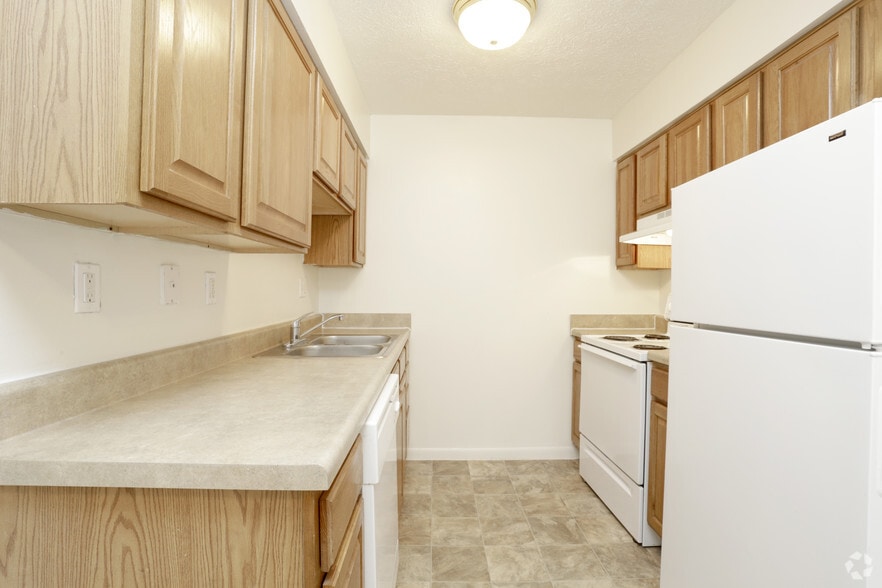 1 Bedroom - Kitchen - Jamestowne Apartments
