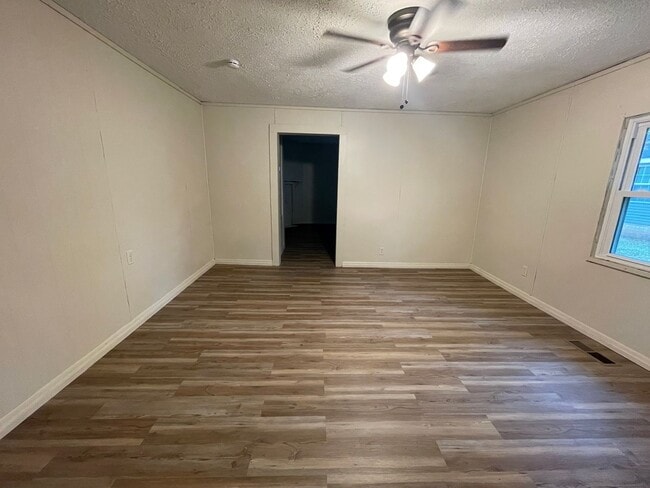 Building Photo - 3 Bedroom remodeled home in Sylacauga