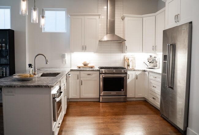 Building Photo - 424 36th Ave N