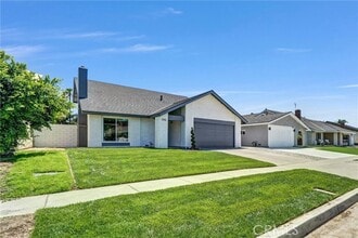 Building Photo - 4942 E Glenview Ave