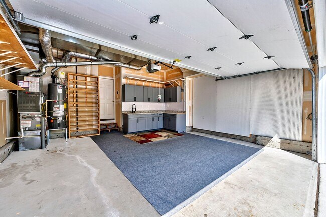 Building Photo - Mountlake Terrace Two Story Home