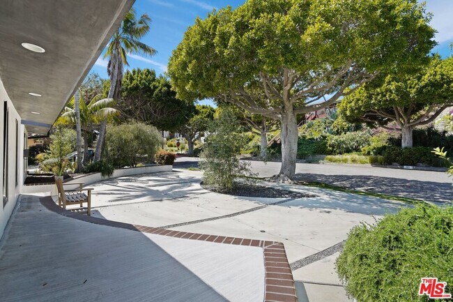 Building Photo - 1812 Navy St