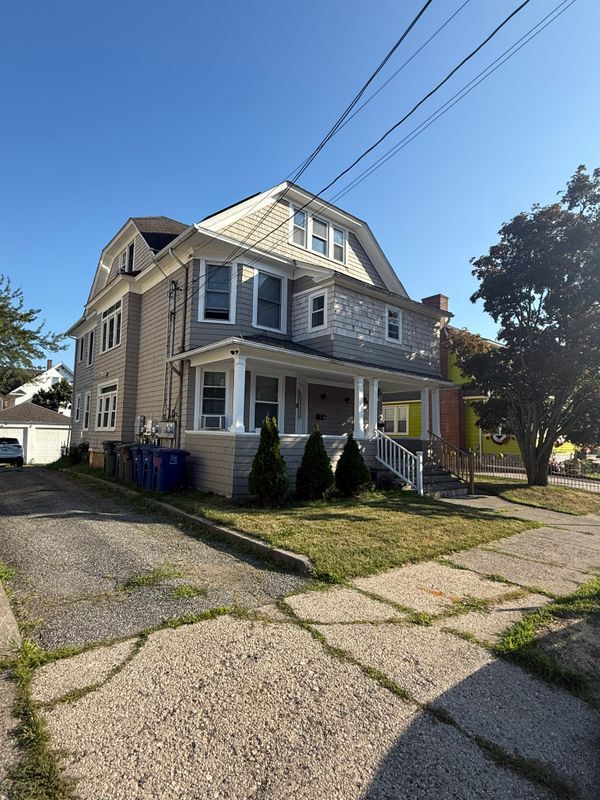 Primary Photo - 87 Manhattan Ave