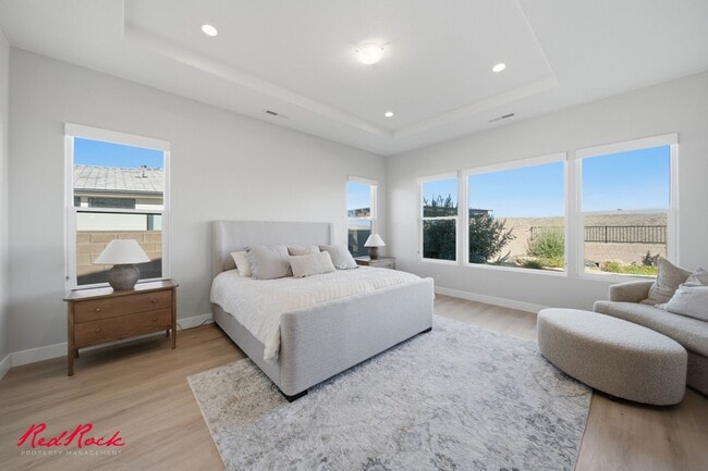 Building Photo - 4 Bedroom Home with Gorgeous Views