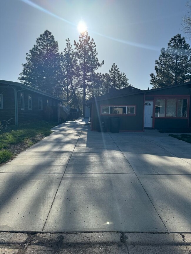 Building Photo - Back Unit of a Great Duplex in the Heart o...