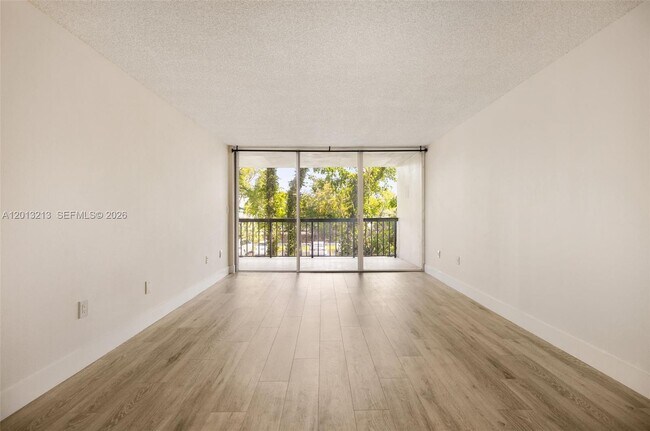 Building Photo - 10825 SW 112th Ave