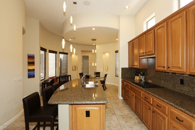 Building Photo - 7371 E Vaquero Dr