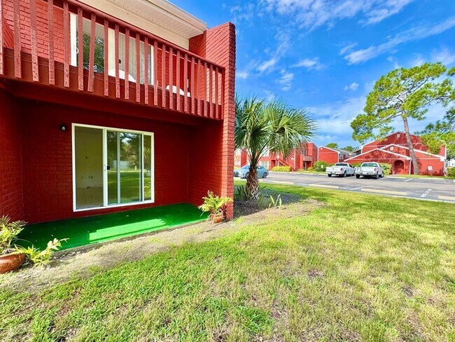 Building Photo - 1095 82nd Terrace N