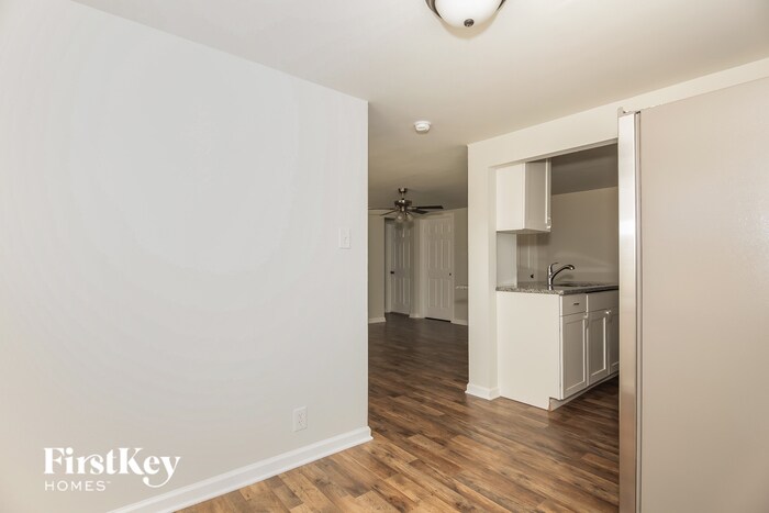 Building Photo - 1208 Redland Dr