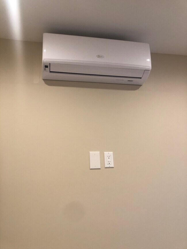 Building Photo - 2806 Ocean Dr