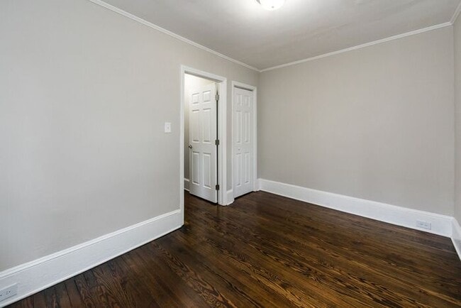 Building Photo - Recently Updated 1BA/1BA Duplex Home with ...