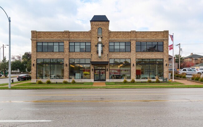 Building Photo - Studio Eleven