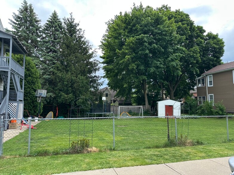 Yard - 43 1st St