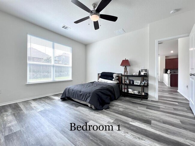 Building Photo - 7900 Crystalbrook W