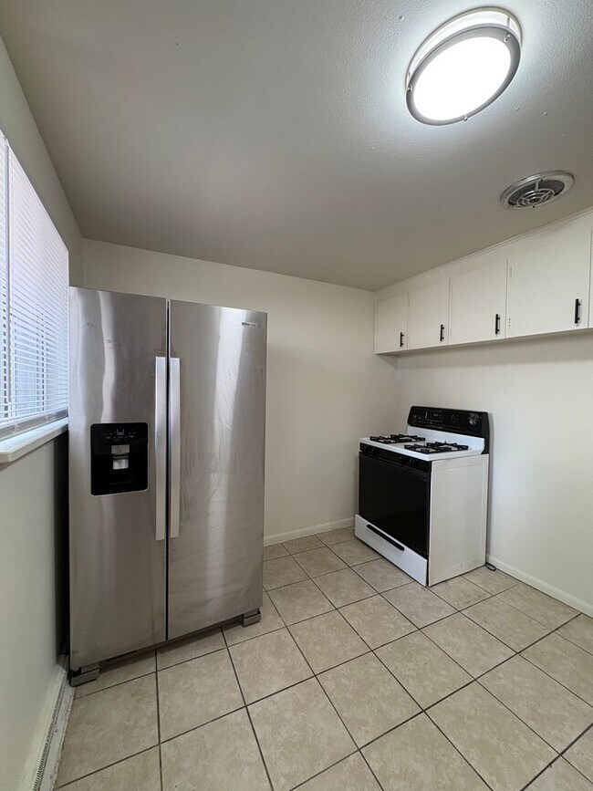 Building Photo - 7557 W 8th Pl