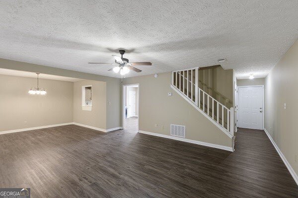 Building Photo - 114 Oak Cir S
