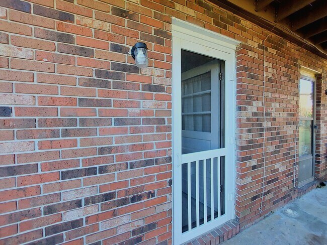 Building Photo - 1920 E Edgewood Dr