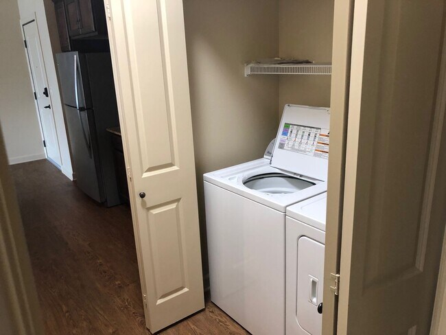 Building Photo - 2810 Bobcat Dr