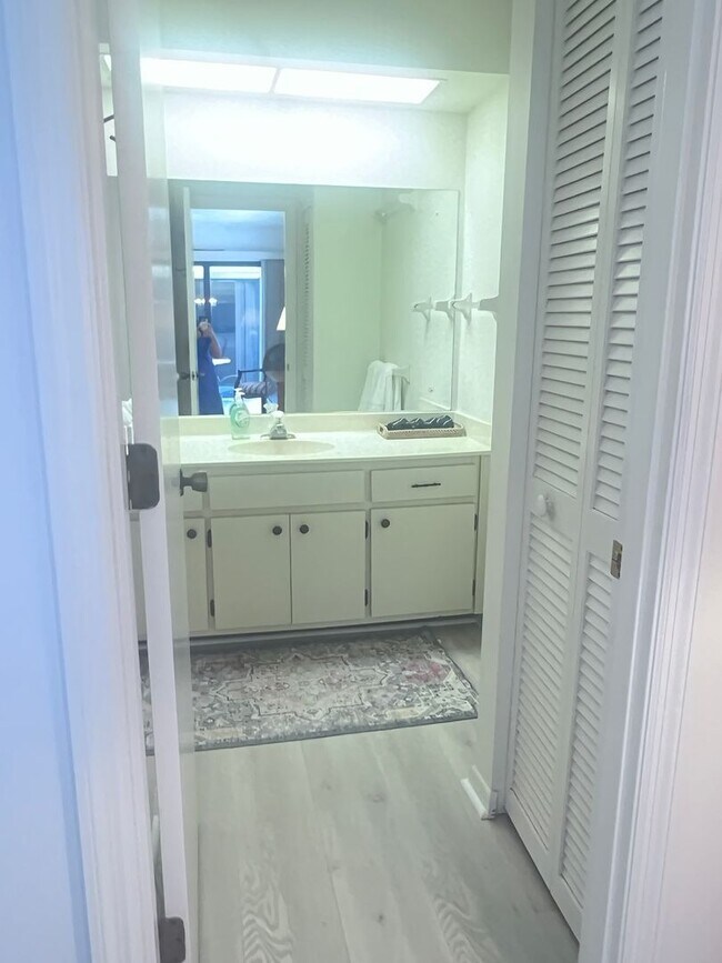 Building Photo - 2BR/2BA Condo on the Gulf in MacArthur Beach