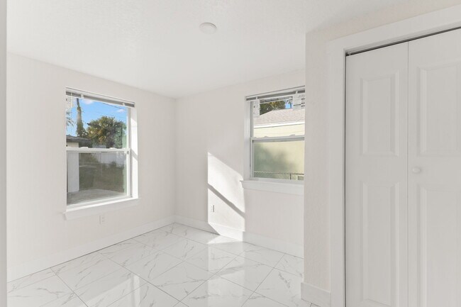 Building Photo - 211 37th St S