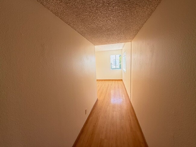 Building Photo - 322 N Avenue 66