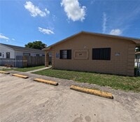 Building Photo - 4130 SW 19th St