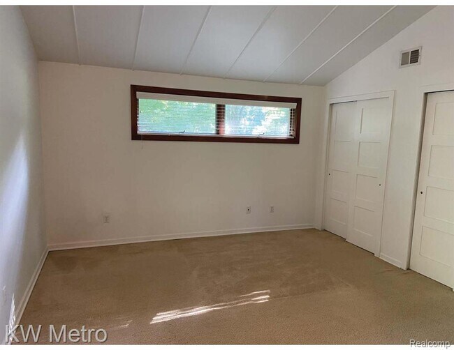 Building Photo - 561 Yorkton Ln