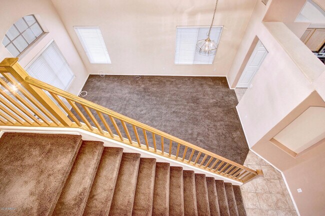 Building Photo - 886 W Bruce Ave