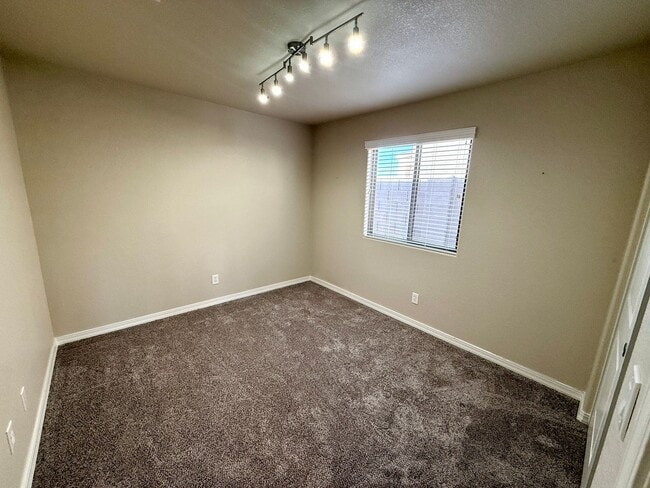 Building Photo - Great 4 Bedroom Home with Drive Through Side Gate! *HOME IS CURRENTLY OCCUPIED, PLEASE DO NOT DIS...