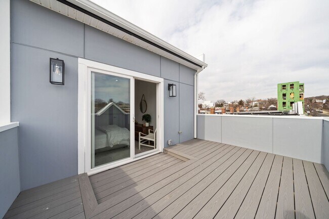 Building Photo - Two-Level Kingman Park Penthouse w/ Private Rooftop Terrace!