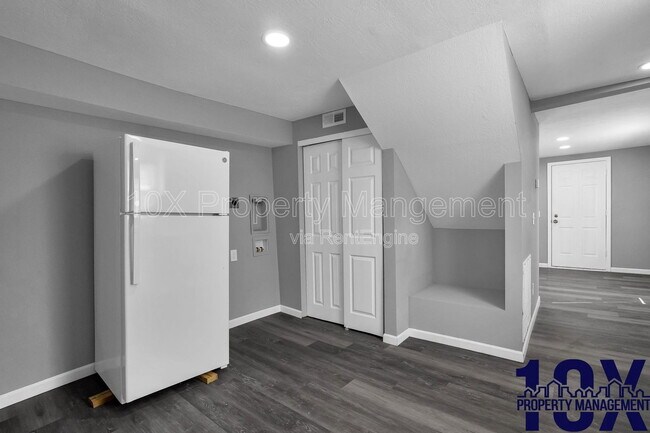 Building Photo - 2767 Hiawatha St