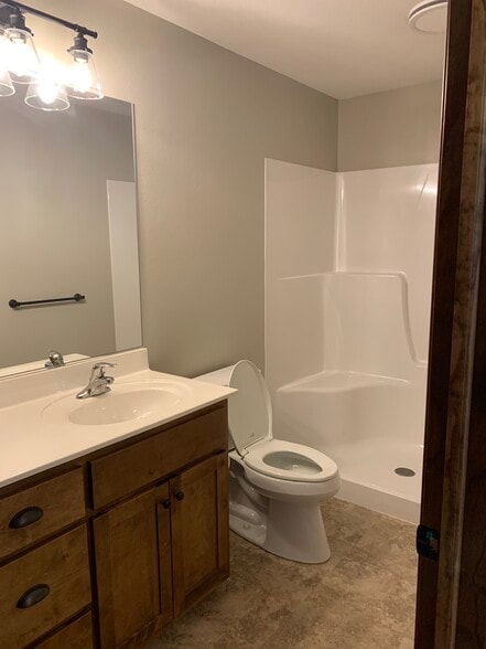 Building Photo - 912 E Wisconsin St