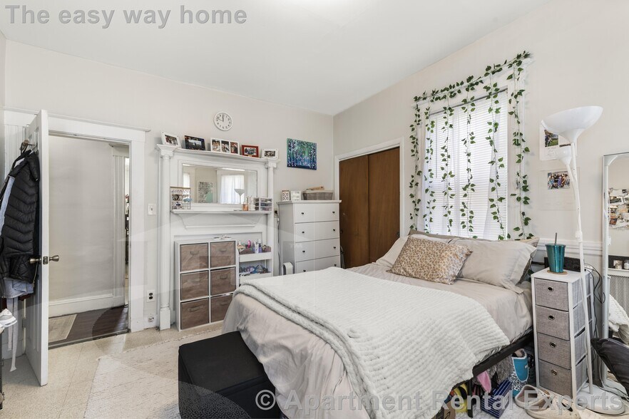 Building Photo - 175 River St