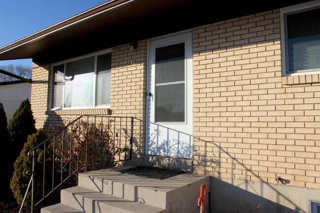 Building Photo - Newly Renovated 3 Bedroom, 1 Bath Duplex – in Lehi!
