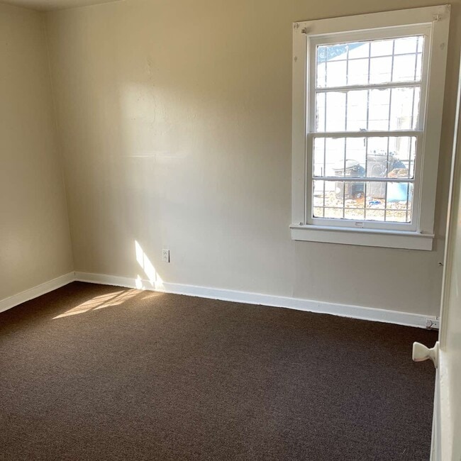 Building Photo - 1008 S 3rd St