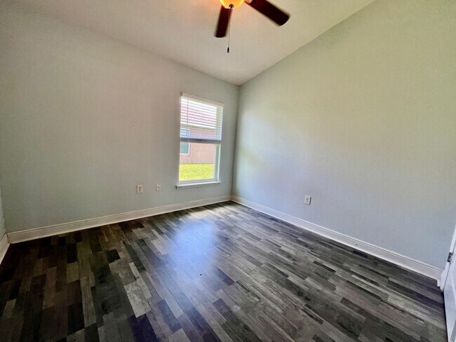 Building Photo - Charming House with 3 bedroom and 2 bathro...