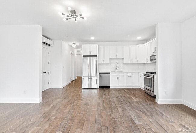 Building Photo - 206-208 Main St