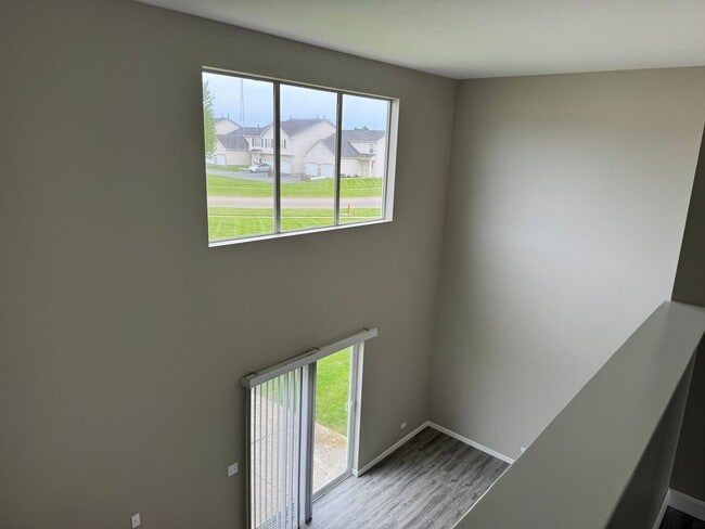 Building Photo - 1725 W Chrysler Dr